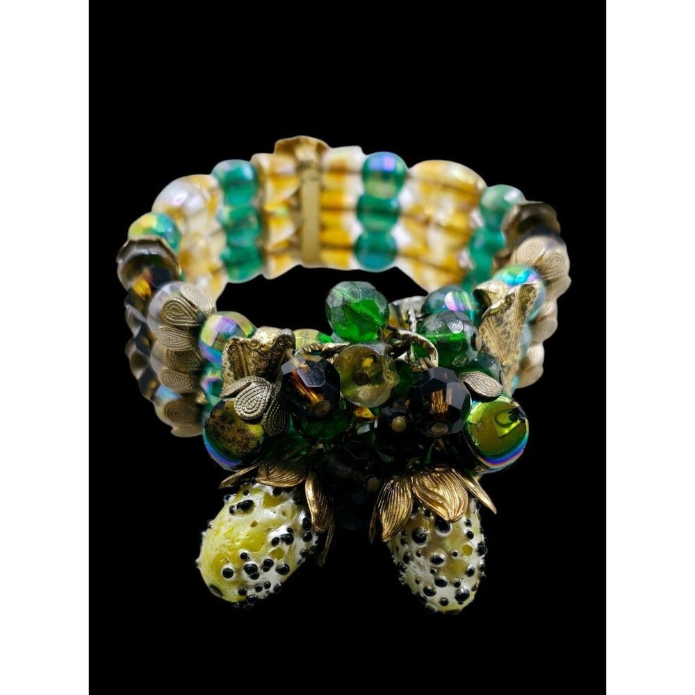 Pretty All Glass Memory Wire Bracelet (A7975)